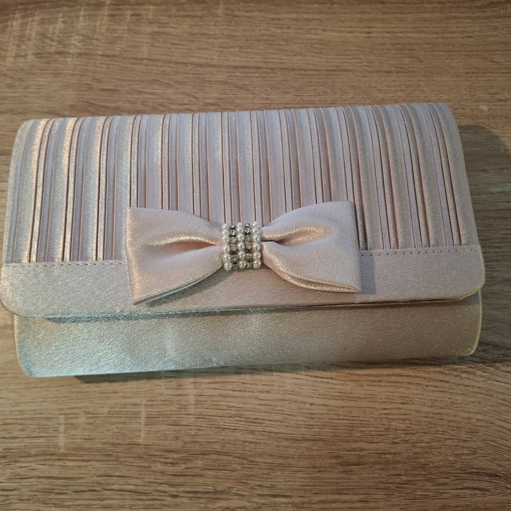 Elegant Silver Clutch with Bow Accent